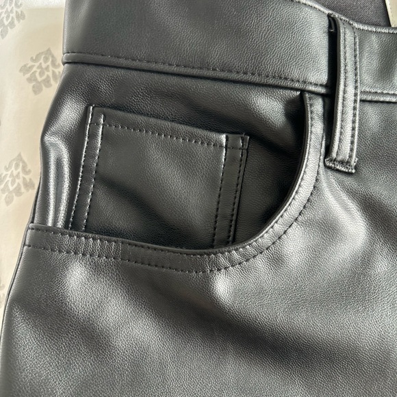 Abercrombie and Fitch 90s Straight Vegan Leather Pants. - Picture 8 of 10